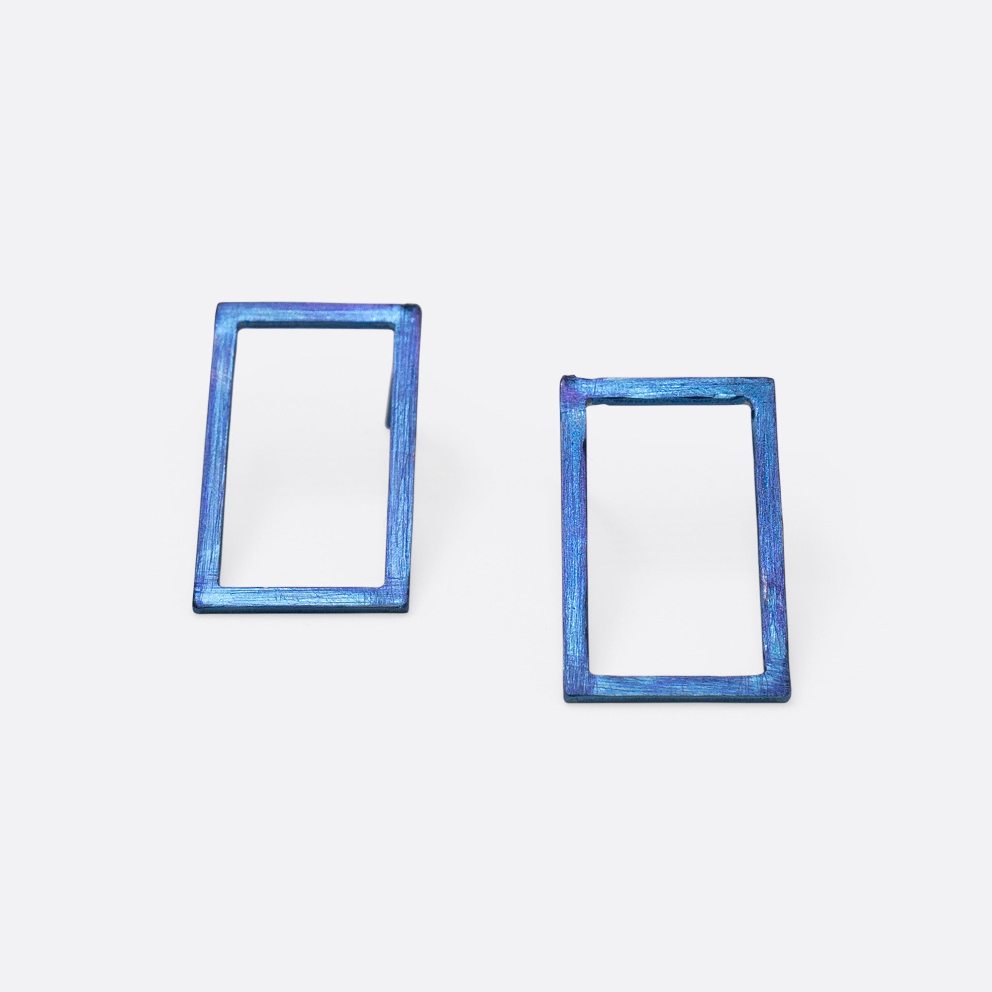 Ventanas Blue – Minimalist Titanium Earrings