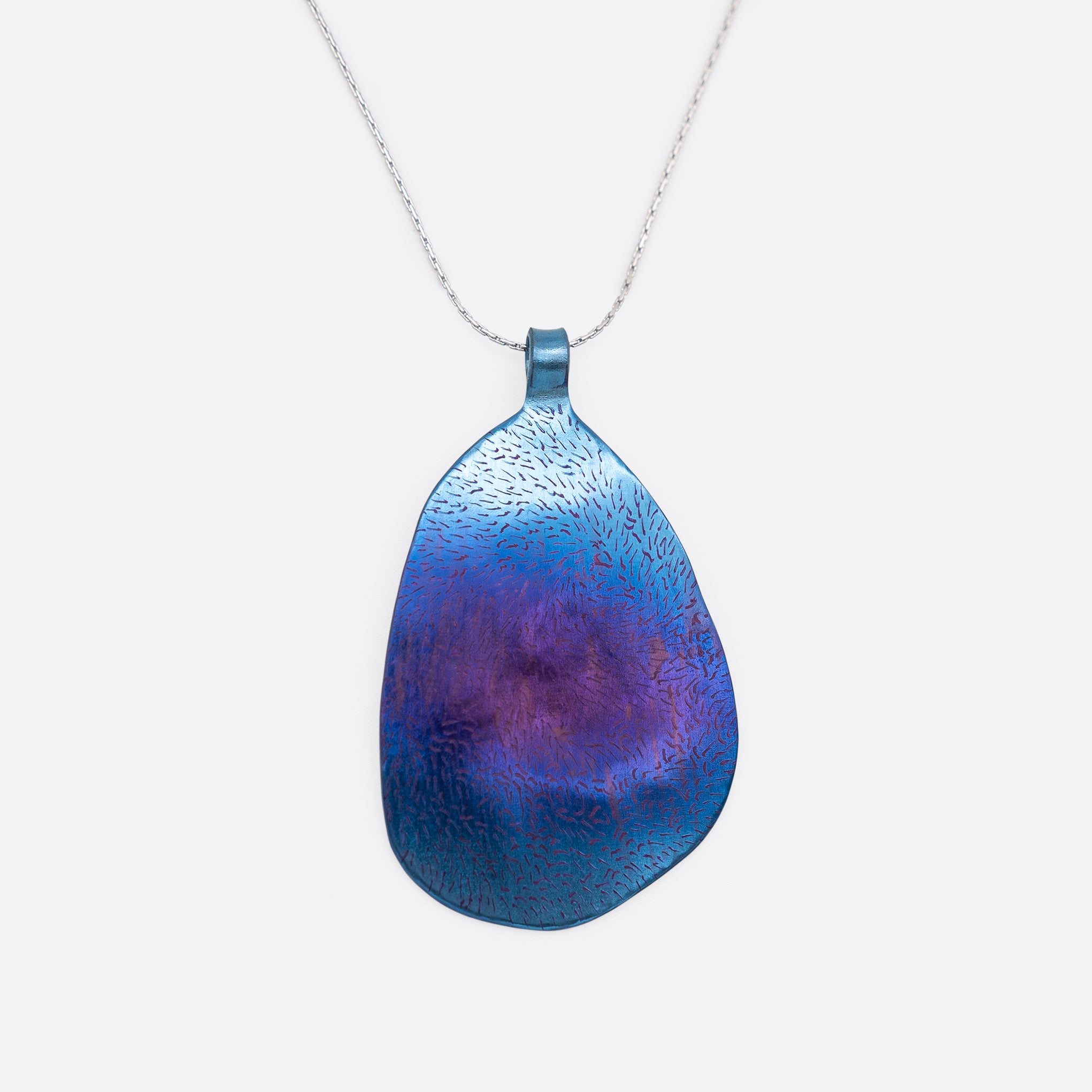 Charco del Viento – Organic Titanium Pendant Necklace